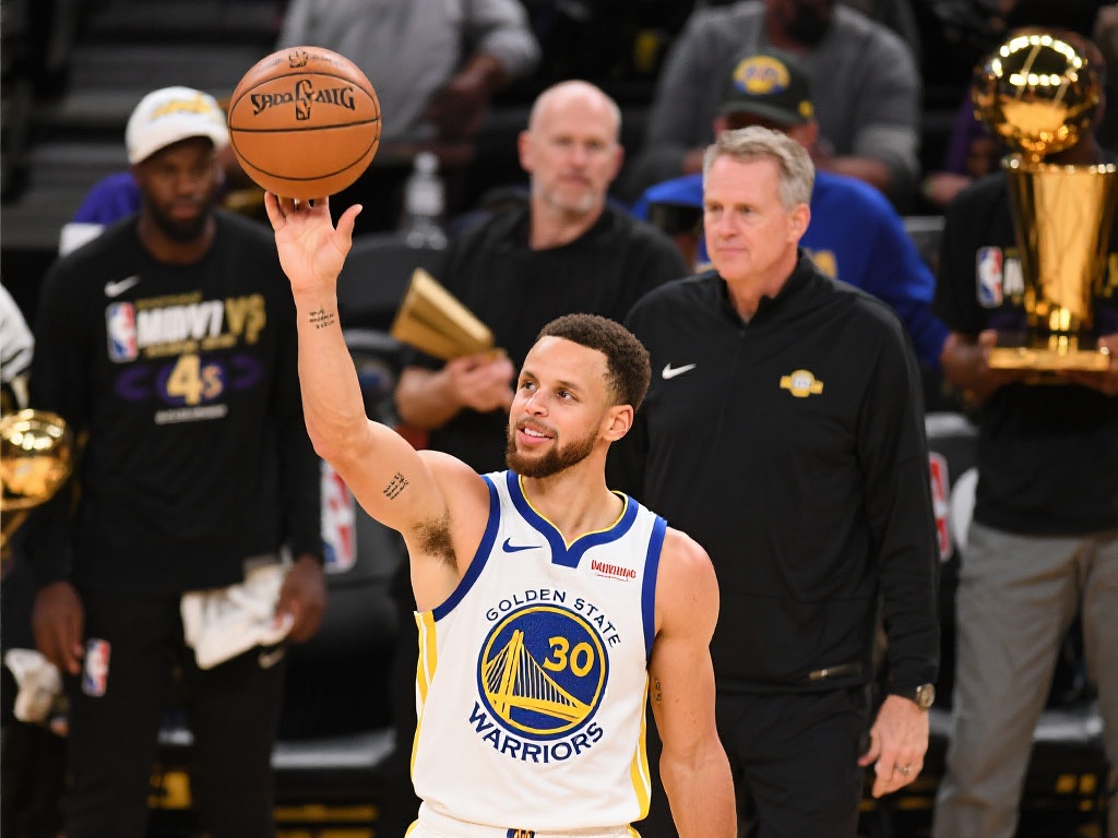 斯蒂芬·库里早已是NBA历史上最伟大的射